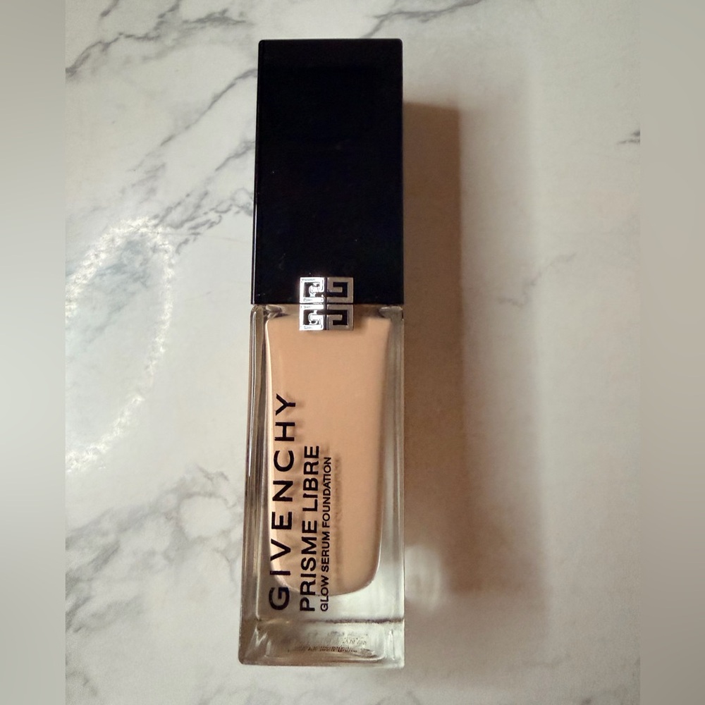 Givenchy Prisme Libre Glow Serum Foundation - 1N